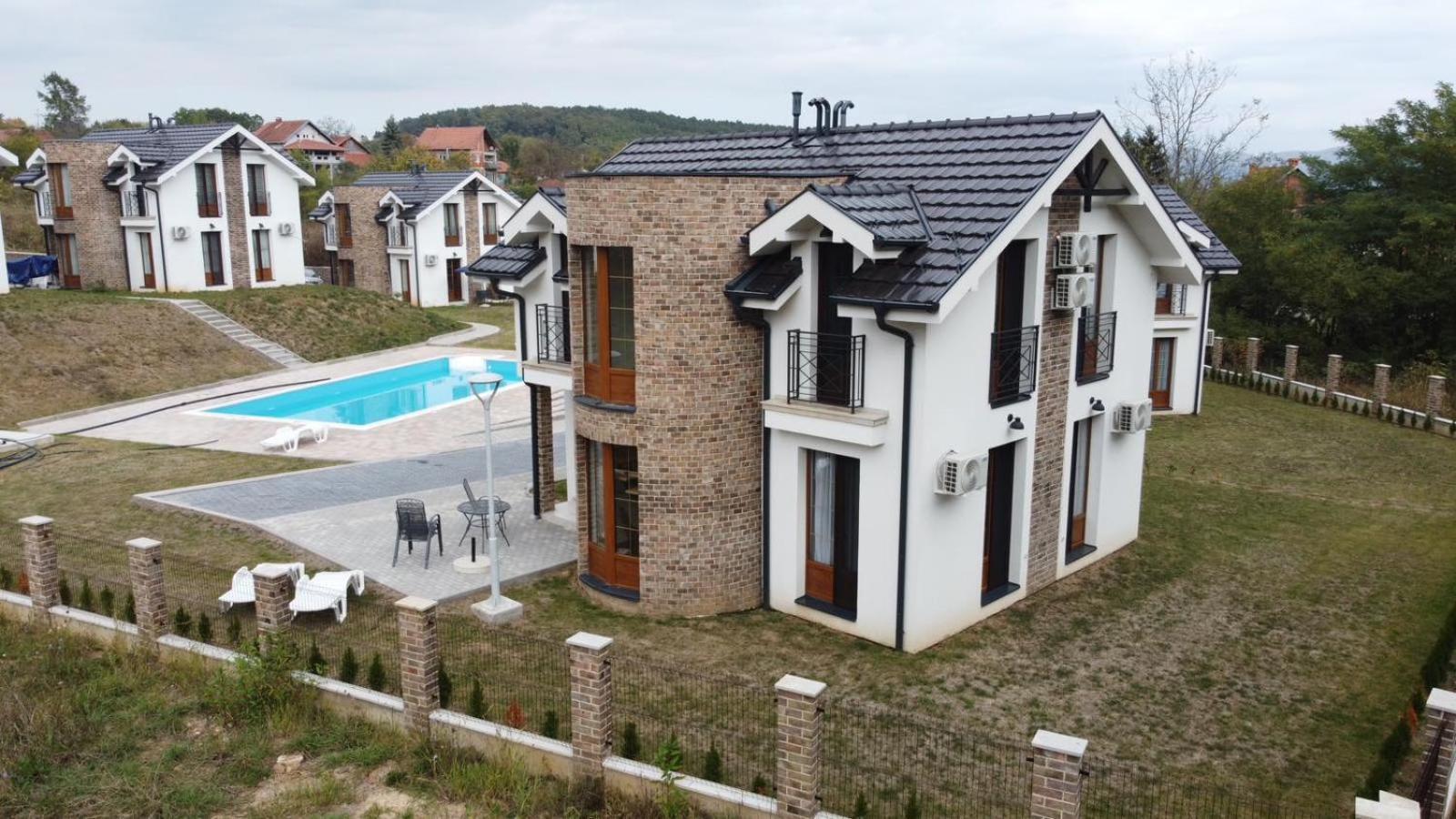 Crown House Aparthotel Vrnjačka Banja Kültér fotó